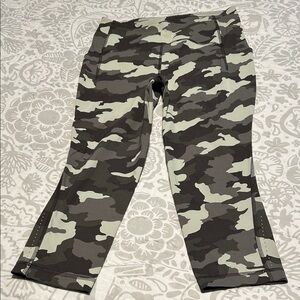 Lululemon Camo Print Crop Leggings 8